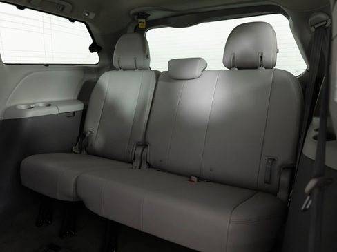 Used 2019 Toyota Sienna XLE FWD image 20