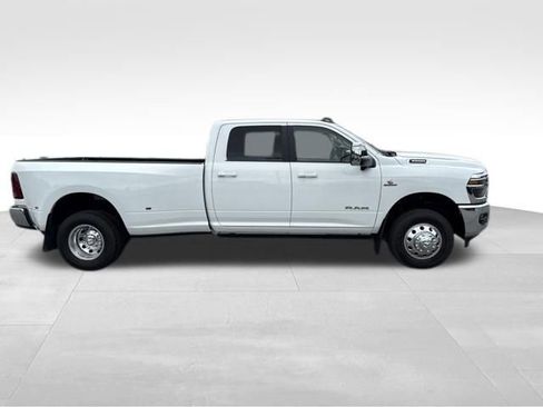 Used 2025 RAM 3500 Laramie AWD/4WD image 5