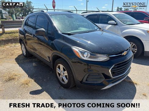 Used 2021 Chevrolet Trax LT w/ LT Convenience Package FWD image 1