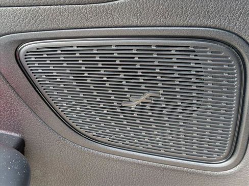 Used 2025 Mercedes-Benz GLC 300 4MATIC image 16