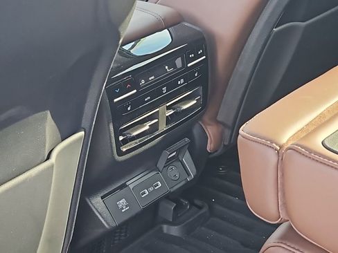 Used 2024 Acura MDX SH-AWD w/ Advance Package image 9