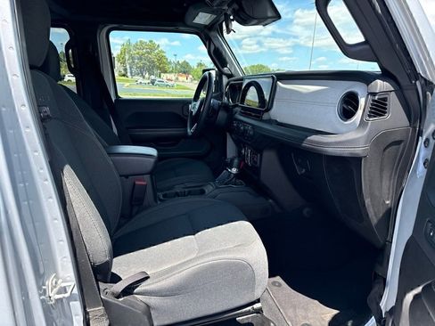 Used 2024 Jeep Wrangler Unlimited Sahara AWD/4WD image 9