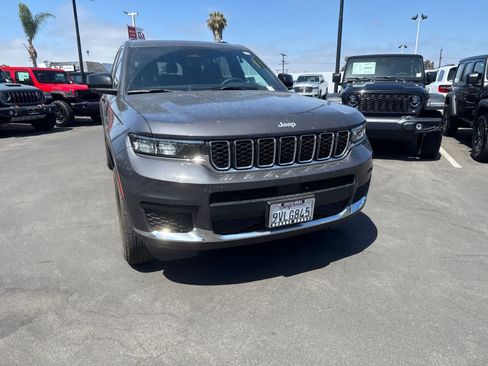 Used 2025 Jeep Grand Cherokee L Laredo RWD image 6