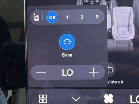 Certified 2023 Volvo XC40 B5 Plus w/ Protection Package image 25