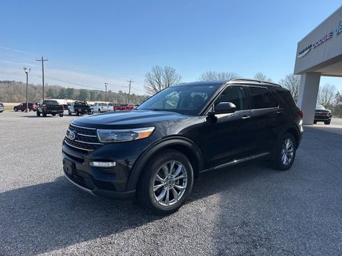 Used 2023 Ford Explorer XLT w/ Equipment Group 202A image 3