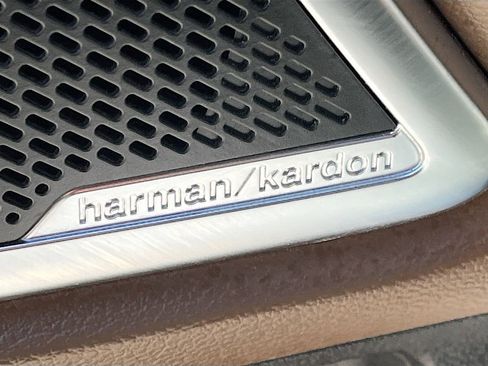 Used 2022 Kia Telluride SX w/ SX Prestige Package image 19