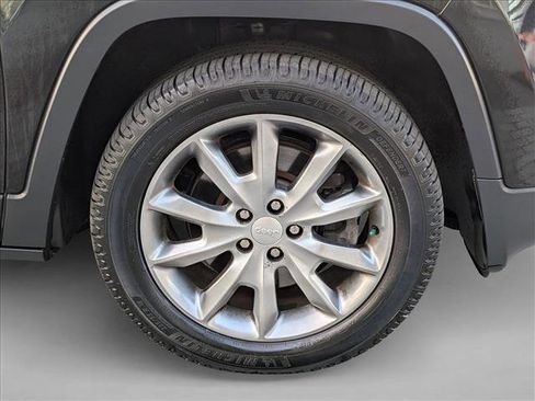 Used 2018 Jeep Cherokee Limited image 23