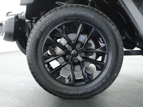 Used 2021 Jeep Wrangler Unlimited Sahara w/ Cold Weather Group image 22