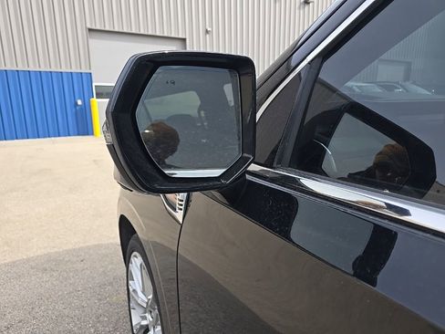 Used 2025 GMC Yukon Denali w/ Denali Reserve Package image 9