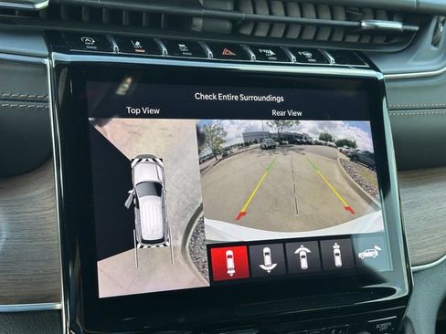 Used 2022 Jeep Grand Cherokee L Summit w/ Advanced Protech Group IV AWD/4WD image 17