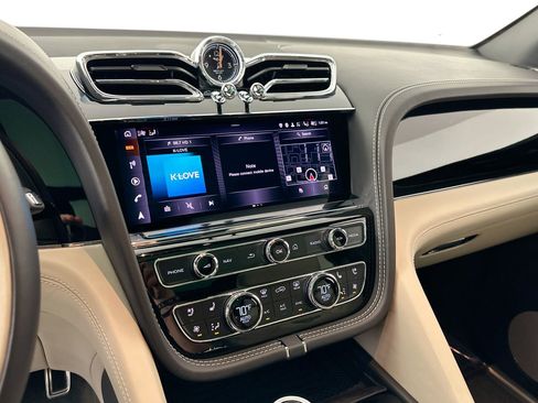 Certified 2022 Bentley Bentayga AWD/4WD image 15