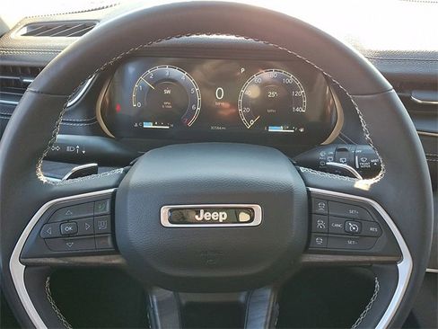 Used 2023 Jeep Grand Cherokee L Limited image 20