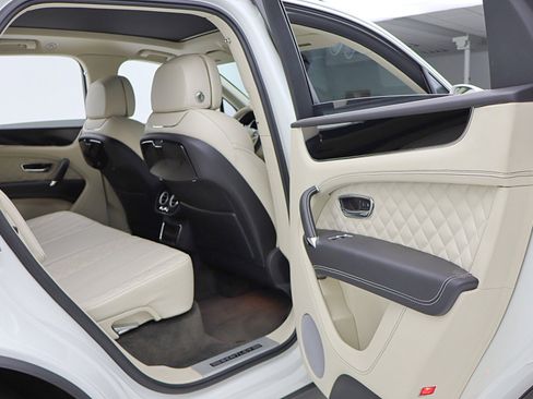 Certified 2017 Bentley Bentayga AWD/4WD image 36