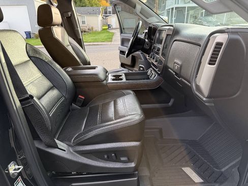 Used 2019 GMC Sierra 3500 Denali w/ Suspension Package, Off-Road AWD/4WD image 11