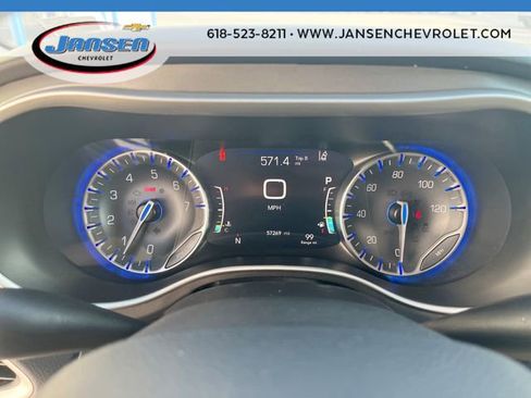 Used 2024 Chrysler Pacifica Touring-L image 11