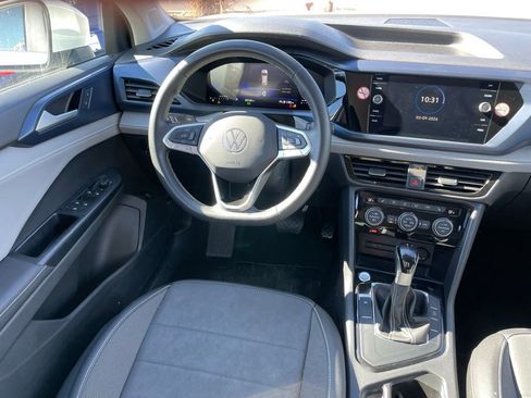 Certified 2024 Volkswagen Taos SE image 8