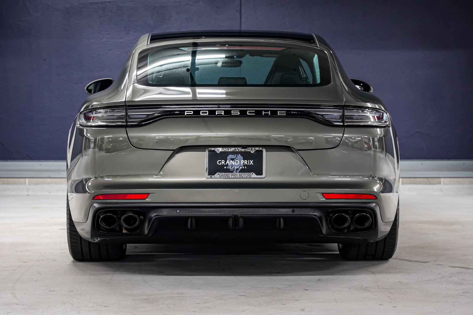 Used 2023 Porsche Panamera Platinum Edition RWD image 4