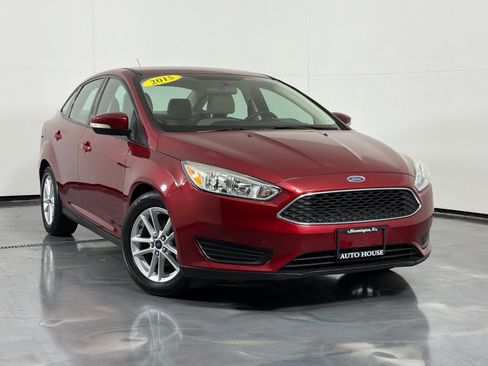 Used 2015 Ford Focus SE w/ SE Cold Weather Package FWD image 2