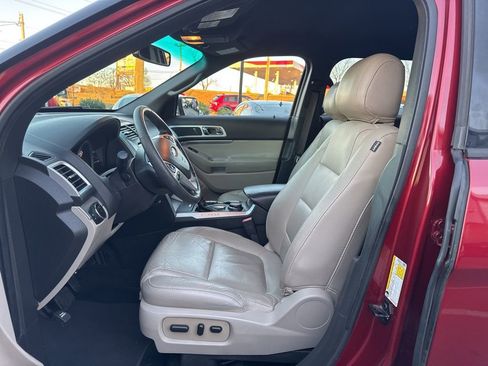 Used 2015 Ford Explorer XLT w/ Equipment Group 202B image 28