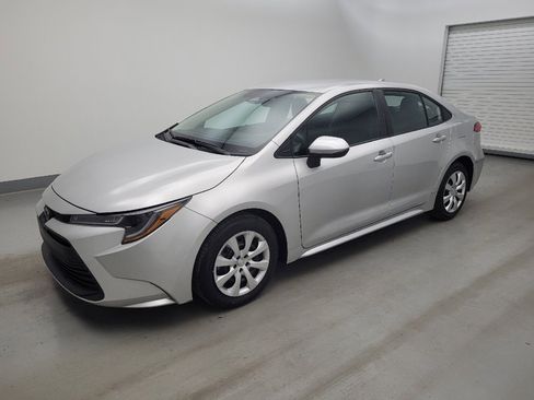 Used 2025 Toyota Corolla LE FWD image 2