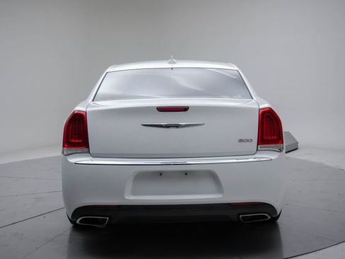 Used 2016 Chrysler 300 Limited RWD image 27