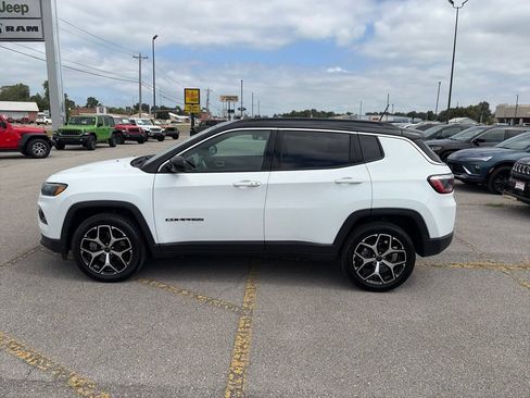 Used 2025 Jeep Compass Limited AWD/4WD image 3