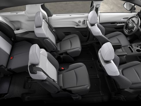 Used 2026 Toyota Sienna XSE FWD image 58