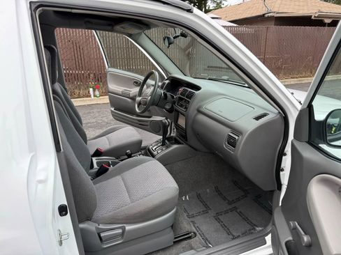 Used 2003 Chevrolet Tracker 4WD Convertible image 17