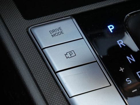 Used 2024 Hyundai Elantra SEL image 39