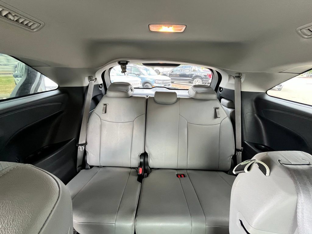 Used 2025 Toyota Sienna XLE FWD image 12