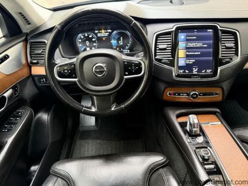 Used 2017 Volvo XC90 T8 Inscription w/ Luxury Package image 13