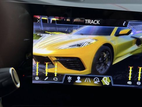 Used 2025 Chevrolet Corvette Stingray Premium Conv w/ Battery Protection Package RWD image 40
