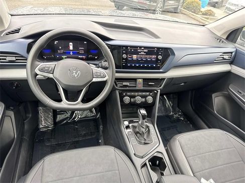 Certified 2024 Volkswagen Taos SE w/ Panoramic Sunroof Package image 7