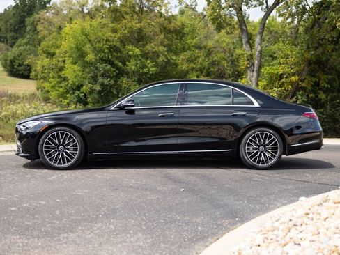 Used 2023 Mercedes-Benz S 580 4MATIC Sedan image 3