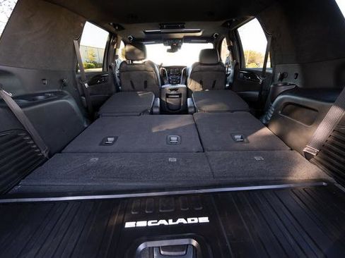 Used 2020 Cadillac Escalade Platinum image 32