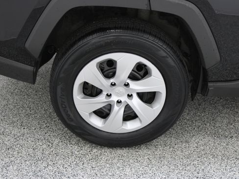 Used 2025 Toyota RAV4 LE AWD/4WD image 6