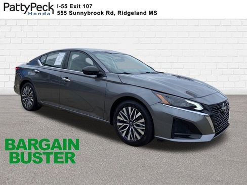 Used 2024 Nissan Altima 2.5 SV image 1