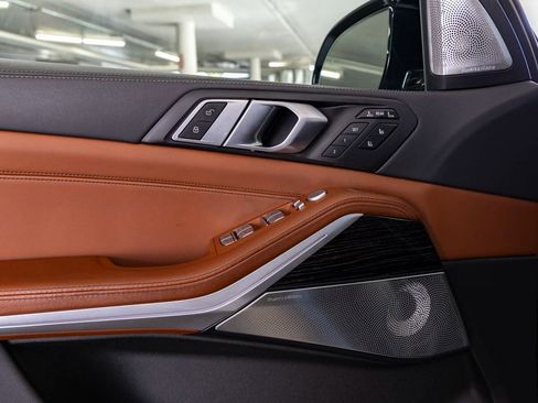 Used 2025 BMW X7 M60i image 16