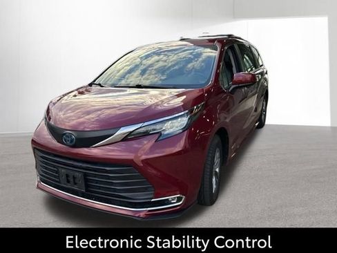 Used 2021 Toyota Sienna XLE w/ XLE Plus Package FWD image 15