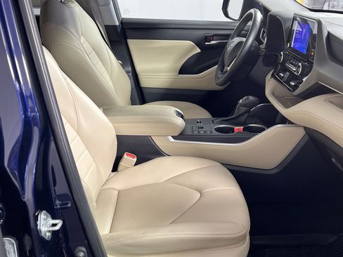 Used 2023 Toyota Highlander XLE image 29