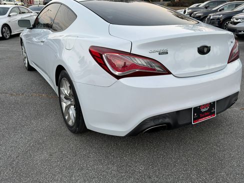 Used 2016 Hyundai Genesis 3.8 image 5