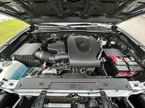 Certified 2023 Toyota Tacoma SR5 AWD/4WD image 11