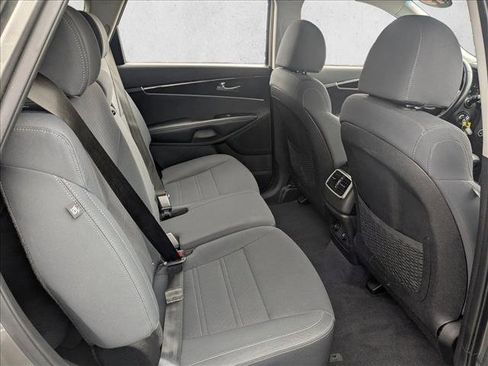 Used 2019 Kia Sorento LX w/ LX Convenience Package image 21