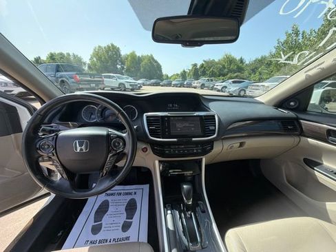 Used 2017 Honda Accord Touring image 13