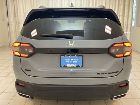 Certified 2025 Honda Pilot Black Edition image 31