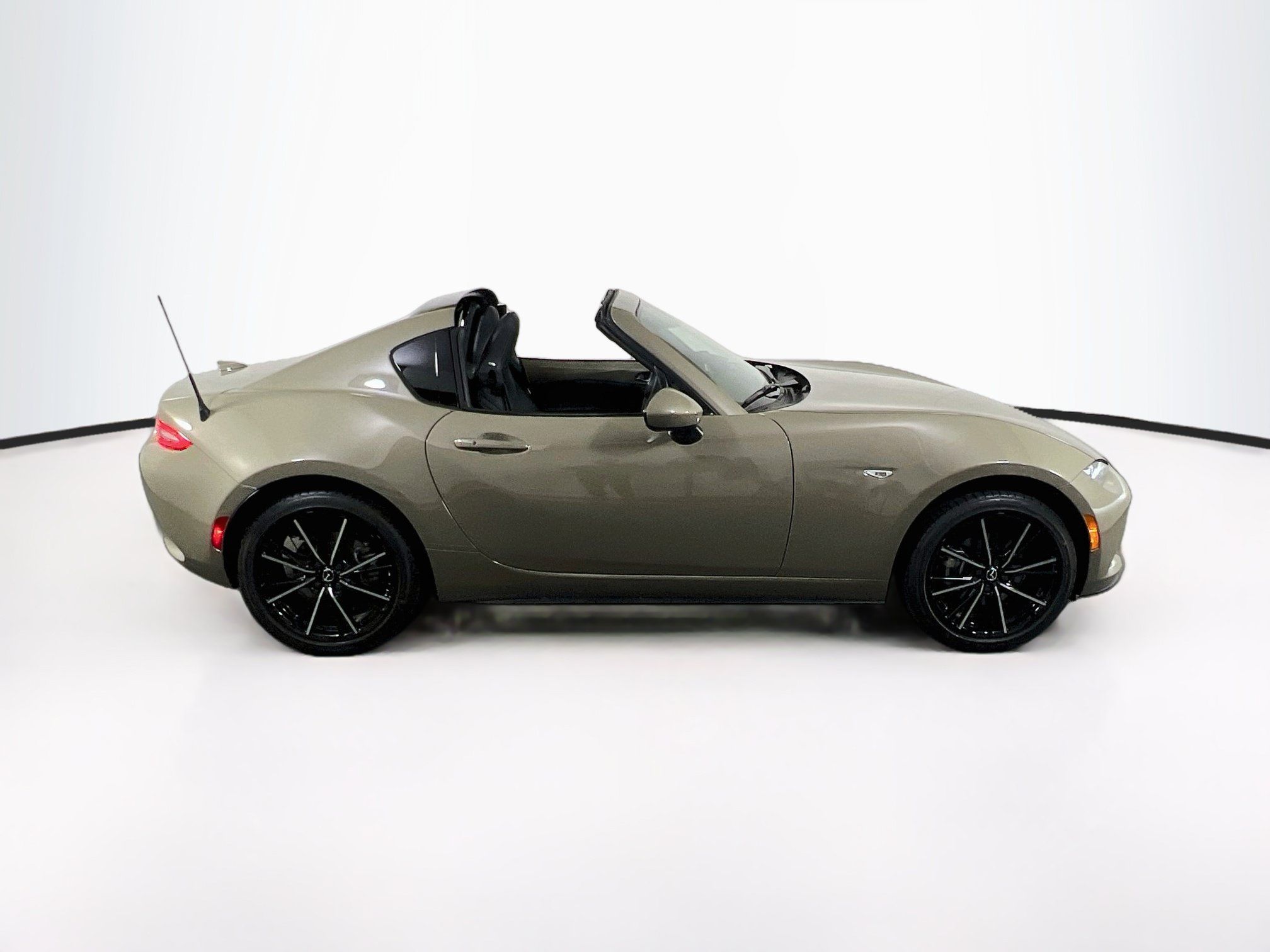 Used 2024 MAZDA MX-5 Miata RF Grand Touring RWD image 4