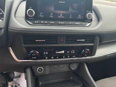 Used 2023 Nissan Rogue SV FWD image 16