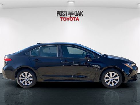 Used 2025 Toyota Corolla LE image 8