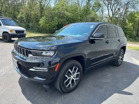 Used 2024 Jeep Grand Cherokee Limited w/ Trailer Tow Package AWD/4WD image 6