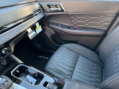 New 2025 Mitsubishi Outlander SEL image 19